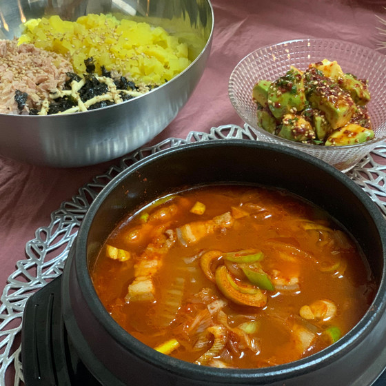 キムチチゲ（김치찌개 ）、チュモクパプ（주먹밥 小さいおにぎり）、簡単キムチレッスン！
