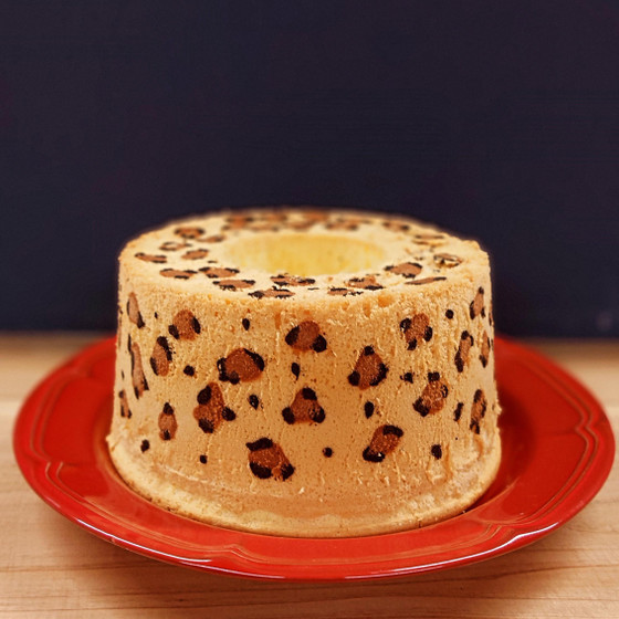 シフォンケーキとライ麦パン