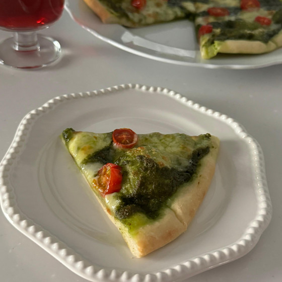 手作りジェノベーゼソースのピザ