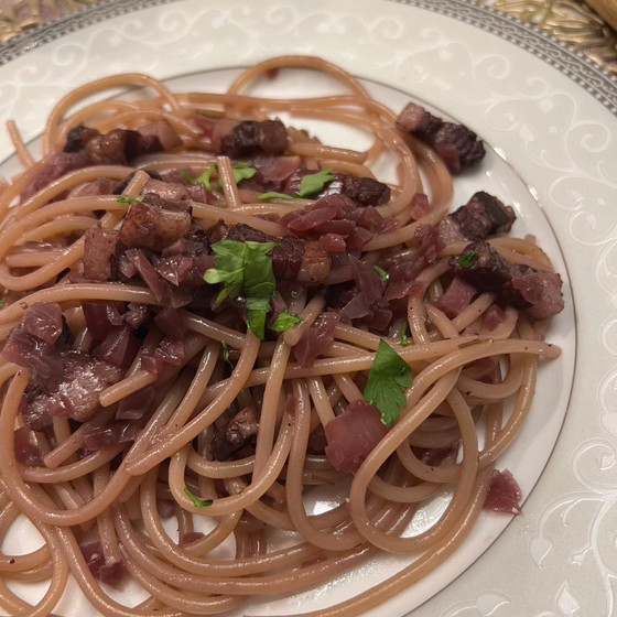 赤ワインのパスタと国際女性デーのケーキを作りましょう。