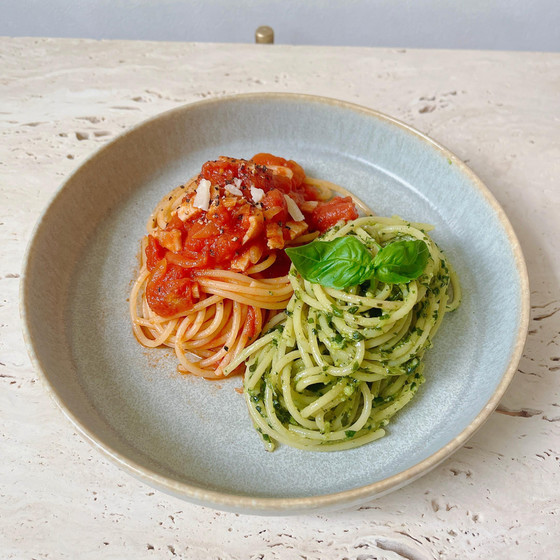 2種のパスタ ジェノベーゼとアマトリチャーナ トマトのフォルシ マッシュルームの香草焼き コーヒーゼリーアイスクリームのせ