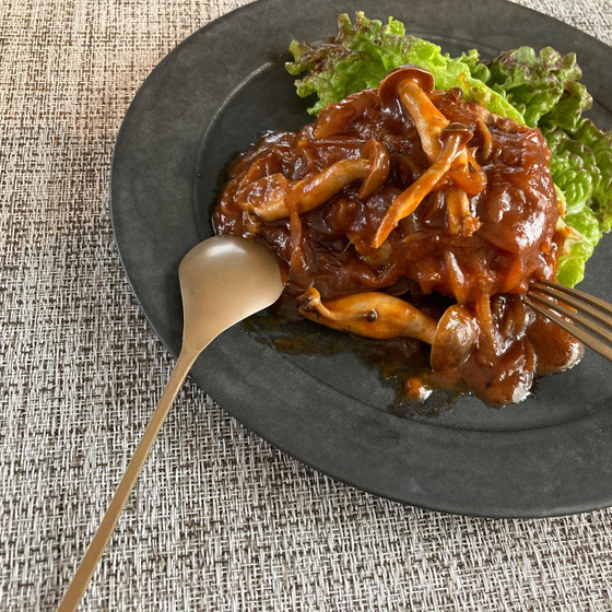 得意料理をバージョンアップ！誰にも負けない煮込みハンバーグを作ろう♪