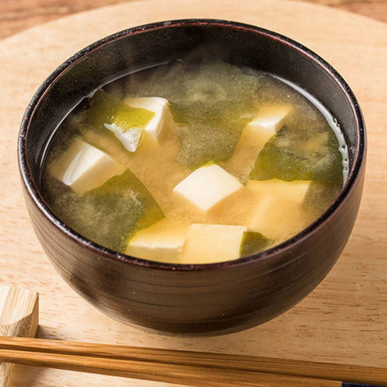 豆腐とわかめのお味噌汁