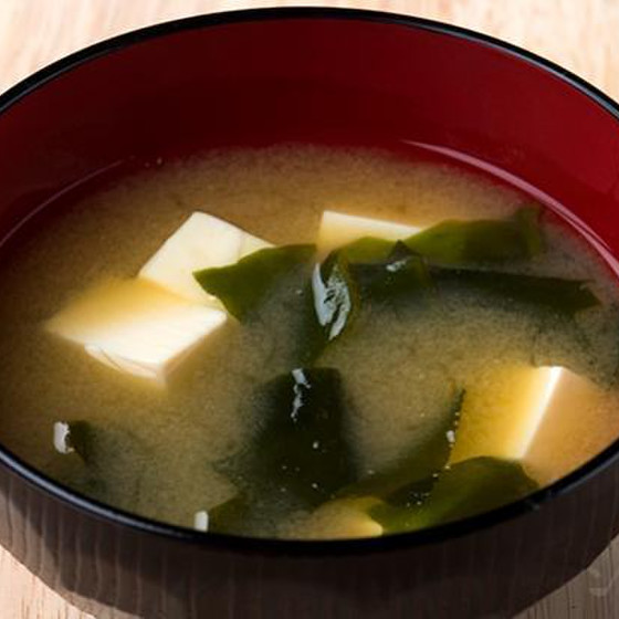 お味噌汁（具材はイメージです）