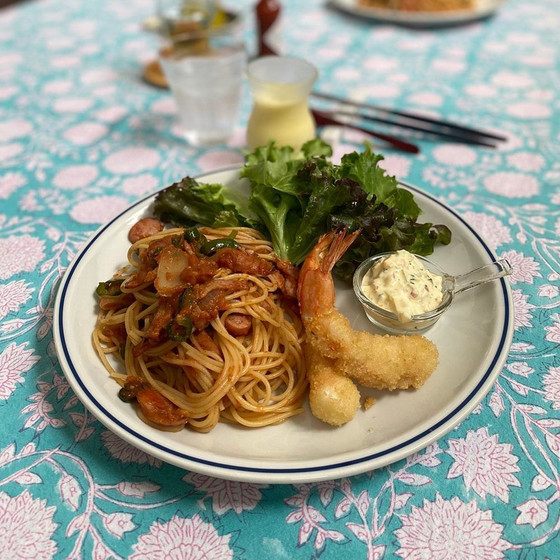 夏に美味しいトマトをケチャップにし、手作りケチャップで作るナポリタン。