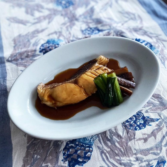 定番の和食を作ります。 ふんわり食感の鯛の煮付けはごはんが進みますよ。