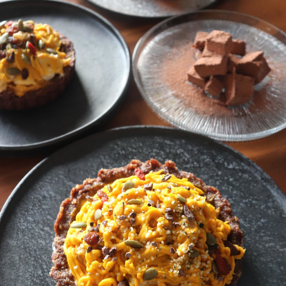 秋のロースィーツ。パンプキンタルト とraw生チョコ