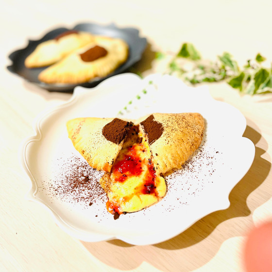 いちごと手作りカスタードクリームのカルツォーネ