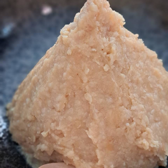 「麦麹」でつくる味噌、土鍋ごはん、豆腐の味噌汁、前菜3種類