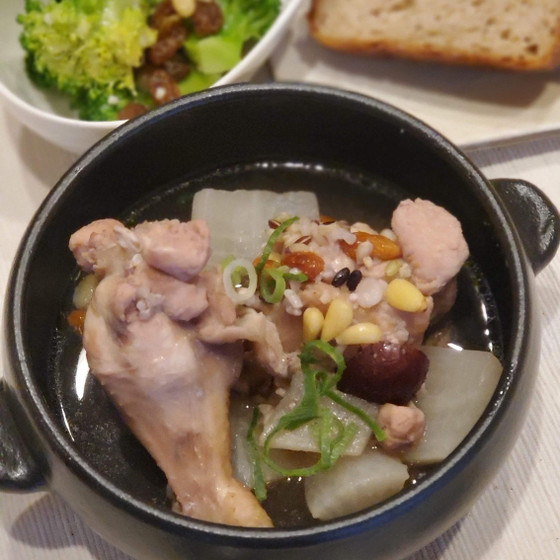 作って食べて学べるレッスン　参鶏湯風スープ・雑穀食パン・ブロッコリーと松の実の温サラダ