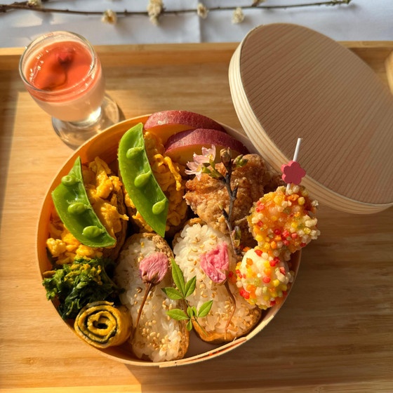 春の彩りお花見弁当