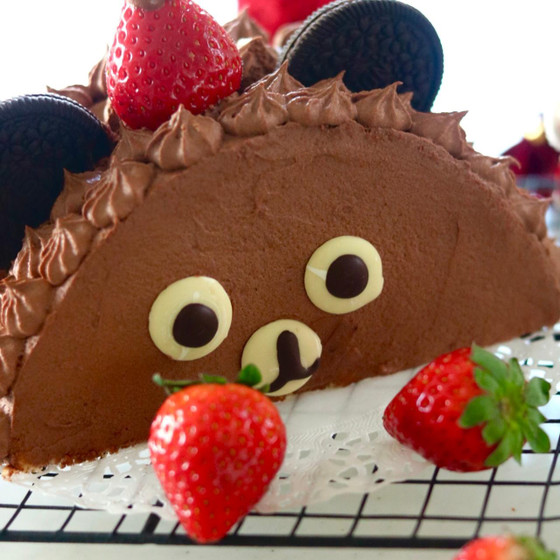 毛*玉様 ふわふわくまさんが乗った2段チョコレートケーキ 手作りスクイーズ