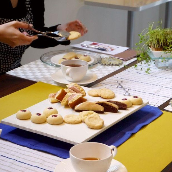 8Presents cake circle