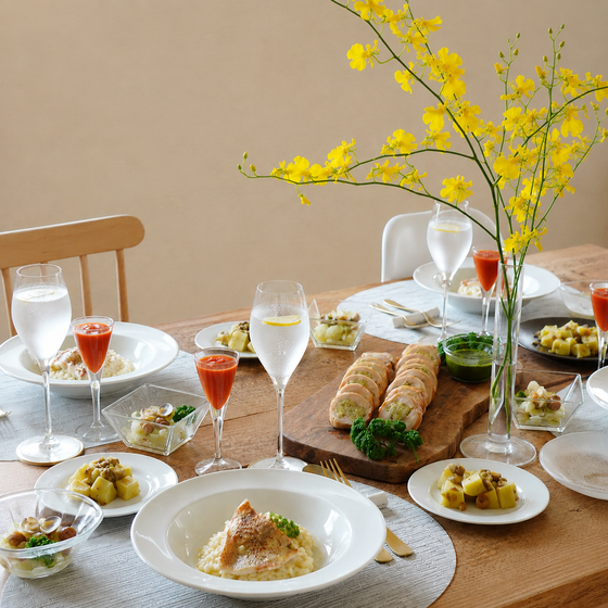 【５月の薬膳洋食】はとむぎ入り鯛のリゾット・新玉ねぎのマリネ・新じゃがとレンズ豆の温サラダ・鶏もも肉のハーブロースト・トマトとなつめのガスパチョ・柑橘ゼリー・お茶