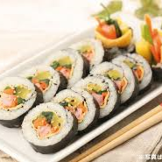 行楽に最適な具沢山キンパ（韓国海苔巻き）を作ります。