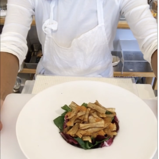 食材の下処理から盛り付けまで詳しくご説明しております