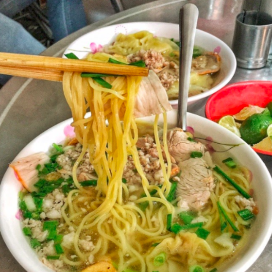 ベトナム屋台ラーメン　「ワンタン麺」