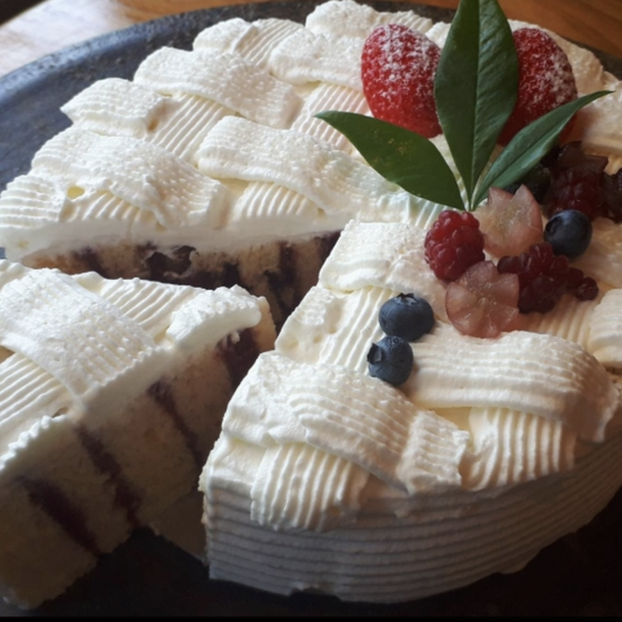 べりーのぐるぐるケーキ