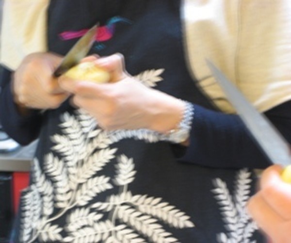 じゃが芋の皮むき　包丁で挑戦