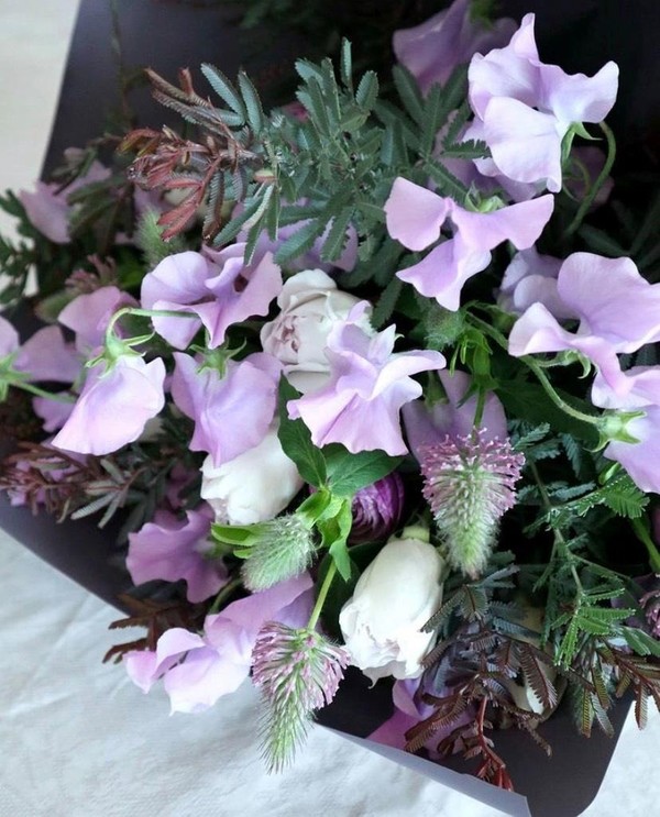 毎月テーマに合わせたお花。
