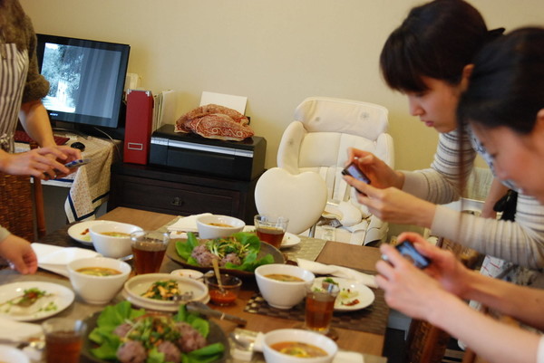 完成写真を撮っている生徒さん達