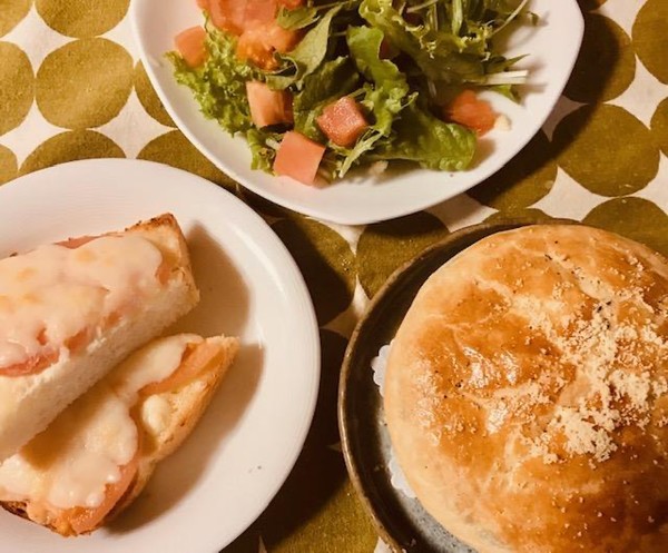 2月ランチ　香り高いパイ包みスープ・チーズトースト・サラダ