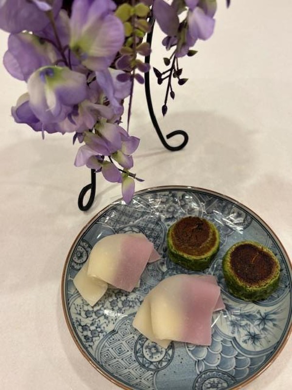和菓子　茶通、唐衣（ういろう生地）
