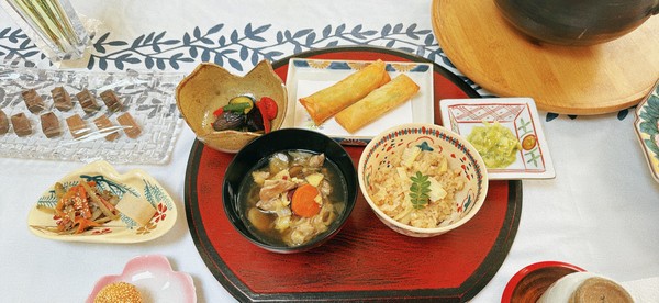 炊き込みご飯、春巻きなど