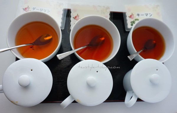 入門編「美味しい紅茶のいれかた」テイスティング風景