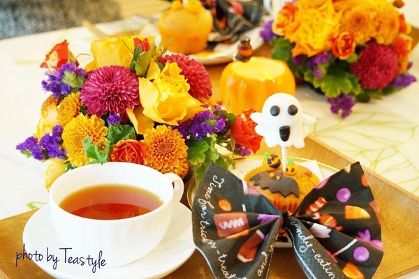 ハロウィンのお花と紅茶のコラボレッスンティータイム風景
