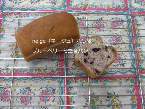 ブルーベリー食パン
