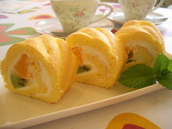 フルーツロールケーキ