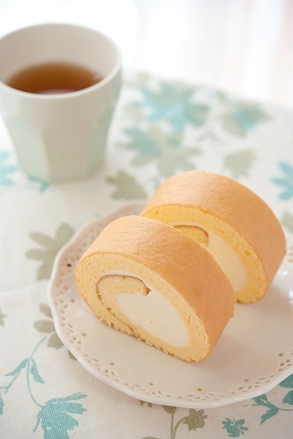 ロールケーキのキレイな巻き方をお教えしています。