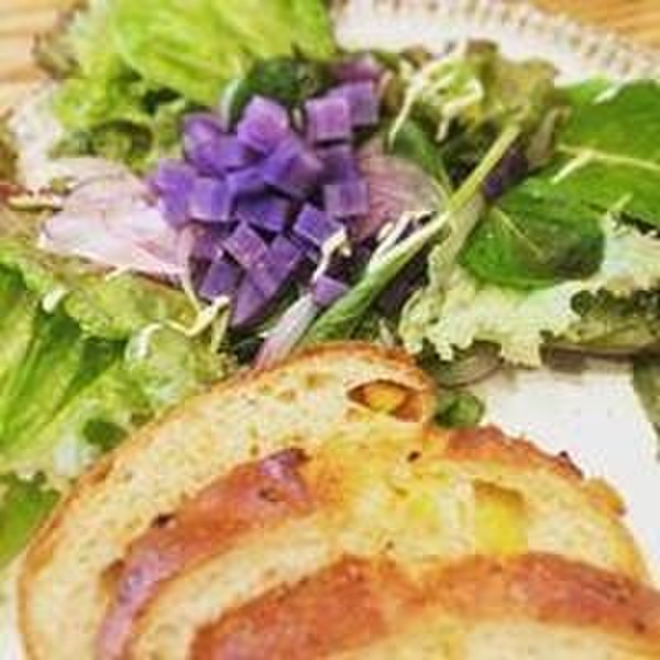 ご試食時には季節に合わせたサラダやスープも。