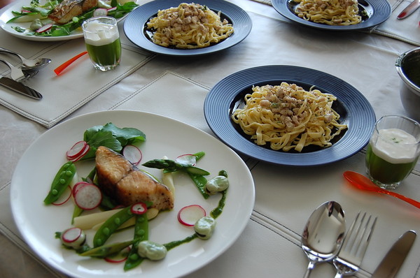 2009年4月メニュー
手打ちパスタと春野菜を添えた魚料理