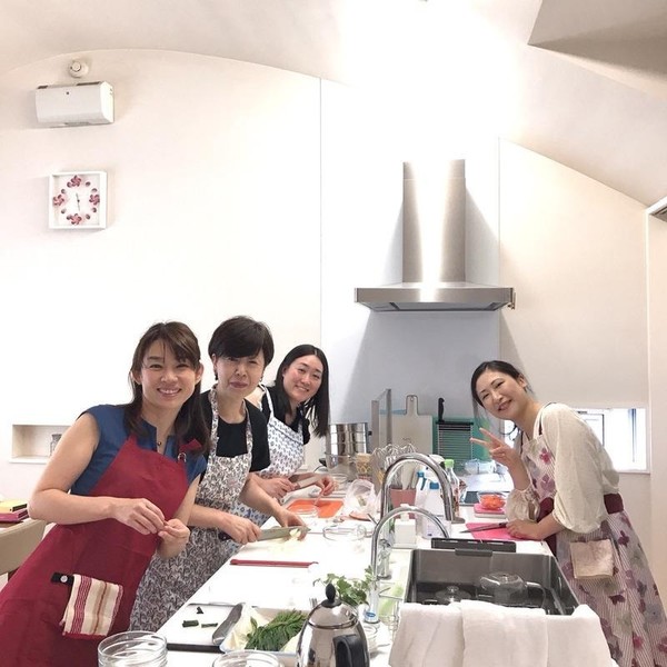 作業風景を撮影しようとしたら、一斉にこちらを向いた生徒さん達