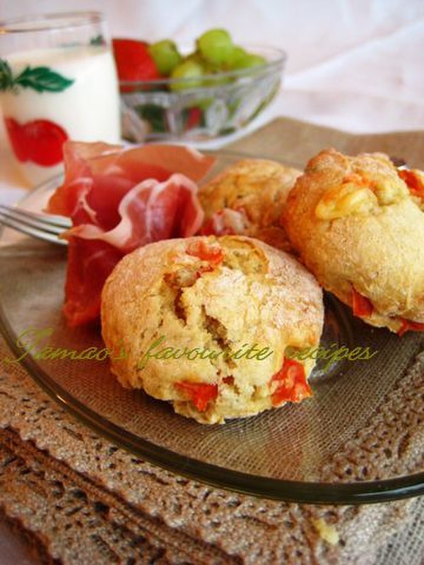 ハーブとトマトのチーズスコーン。珍しい英国の味。