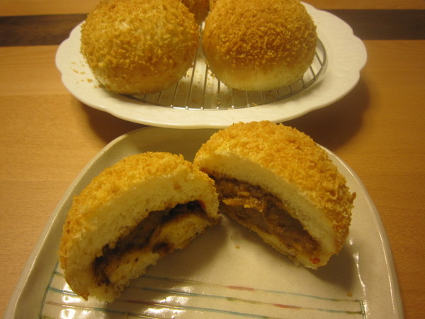 ヘルシー、焼カレーパン。
揚げてないんです！！