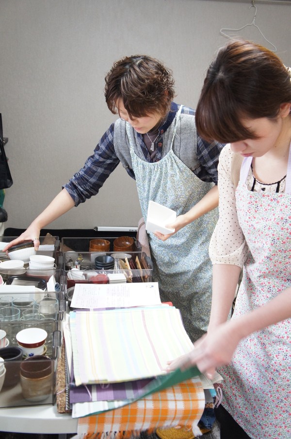 【以前のレッスン】作ったお料理は、自分で選んだ食器で盛り付け