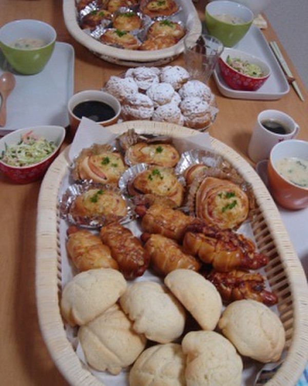 パンが焼けたら試食の時間です♪スープかサラダもつきますよ！