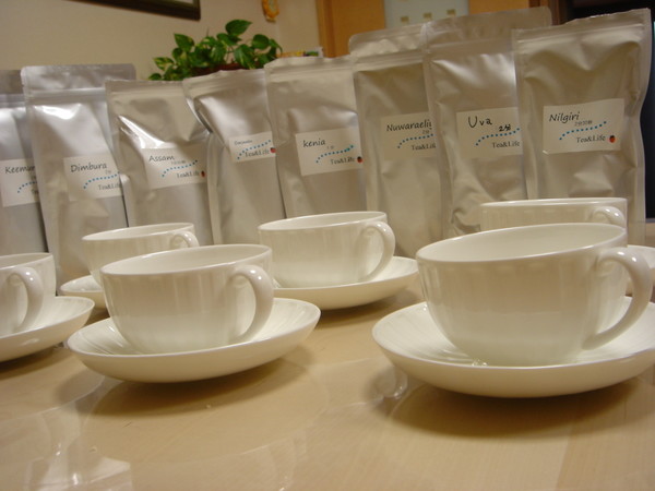 教室で、試飲していただいている茶葉。