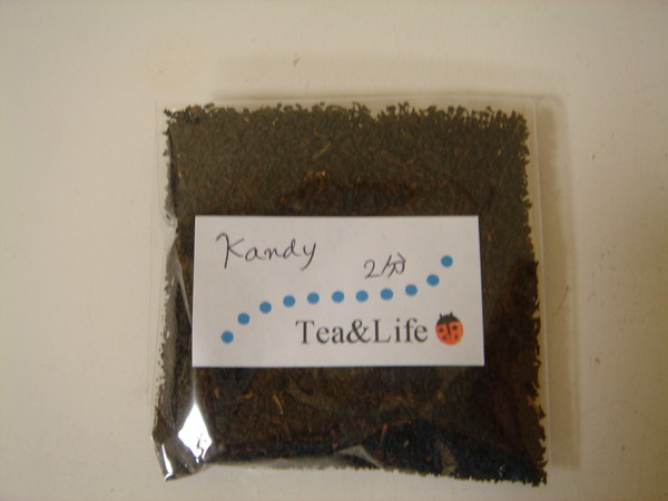 毎回1種類お持ち帰りして頂ける茶葉・・・。