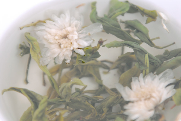 美人茶クラスでは、お花を混ぜたり、ハーブを混ぜたり。。。。