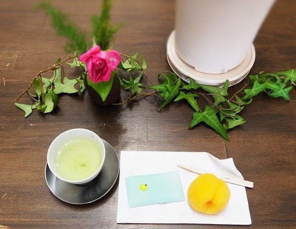 お煎茶のクラスは、季節に合わせた主菓子とお干菓子