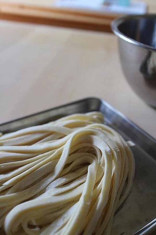 コシのある冷たいザルうどんはこれからの季節最高です！