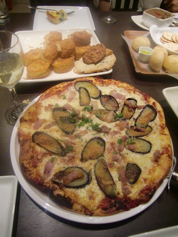生地から作るpizza でイタリアン