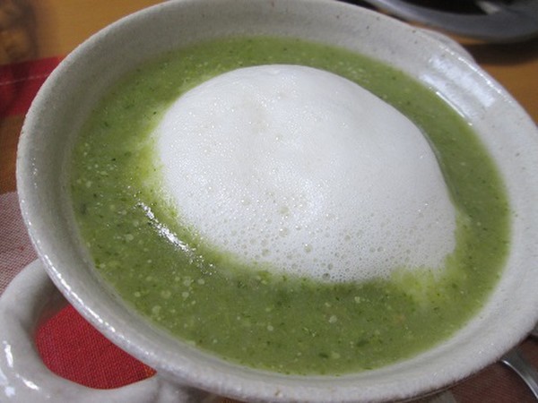 緑の野菜のポタージュ