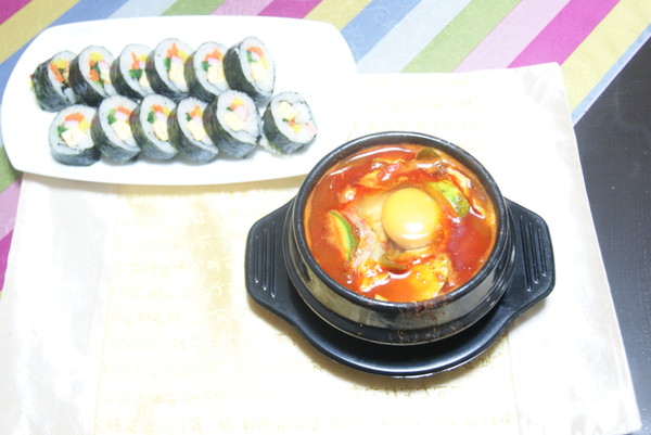 キムバッとスン豆腐チゲ、美味しい！辛い！