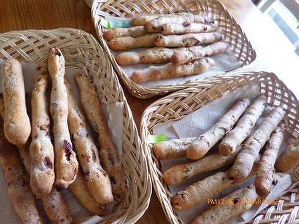 ライ麦と全粒粉が入った酒粕酵母のバトン。