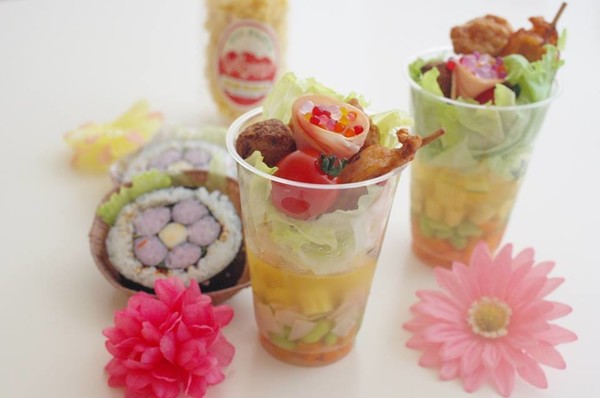 カップサラダもかわいくおしゃれに盛り付け！